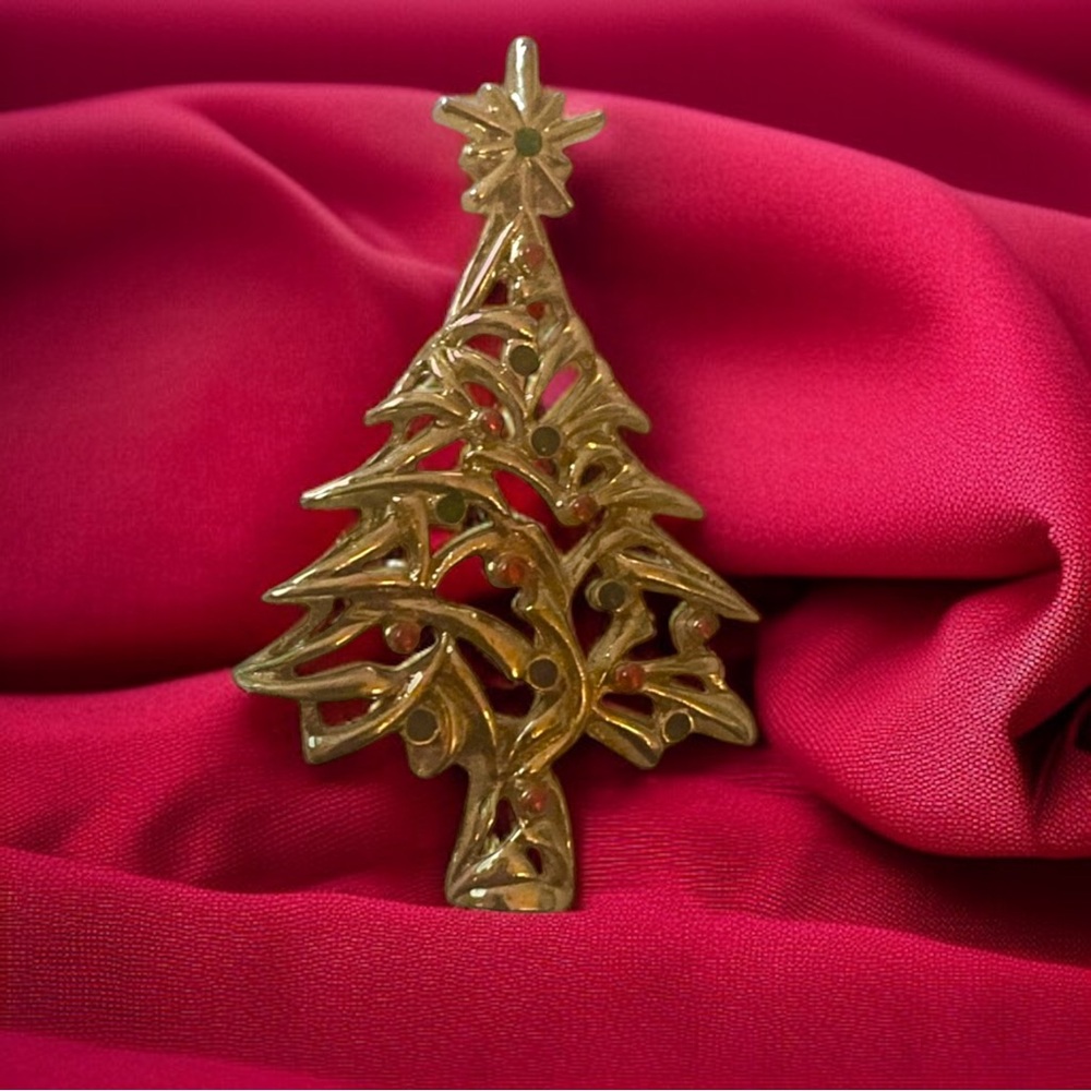 Vintage New View Christmas tree brooch